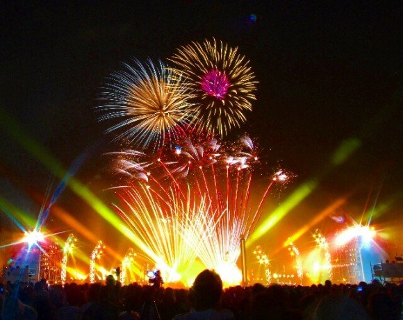 横浜開港祭花火大会の穴場スポット